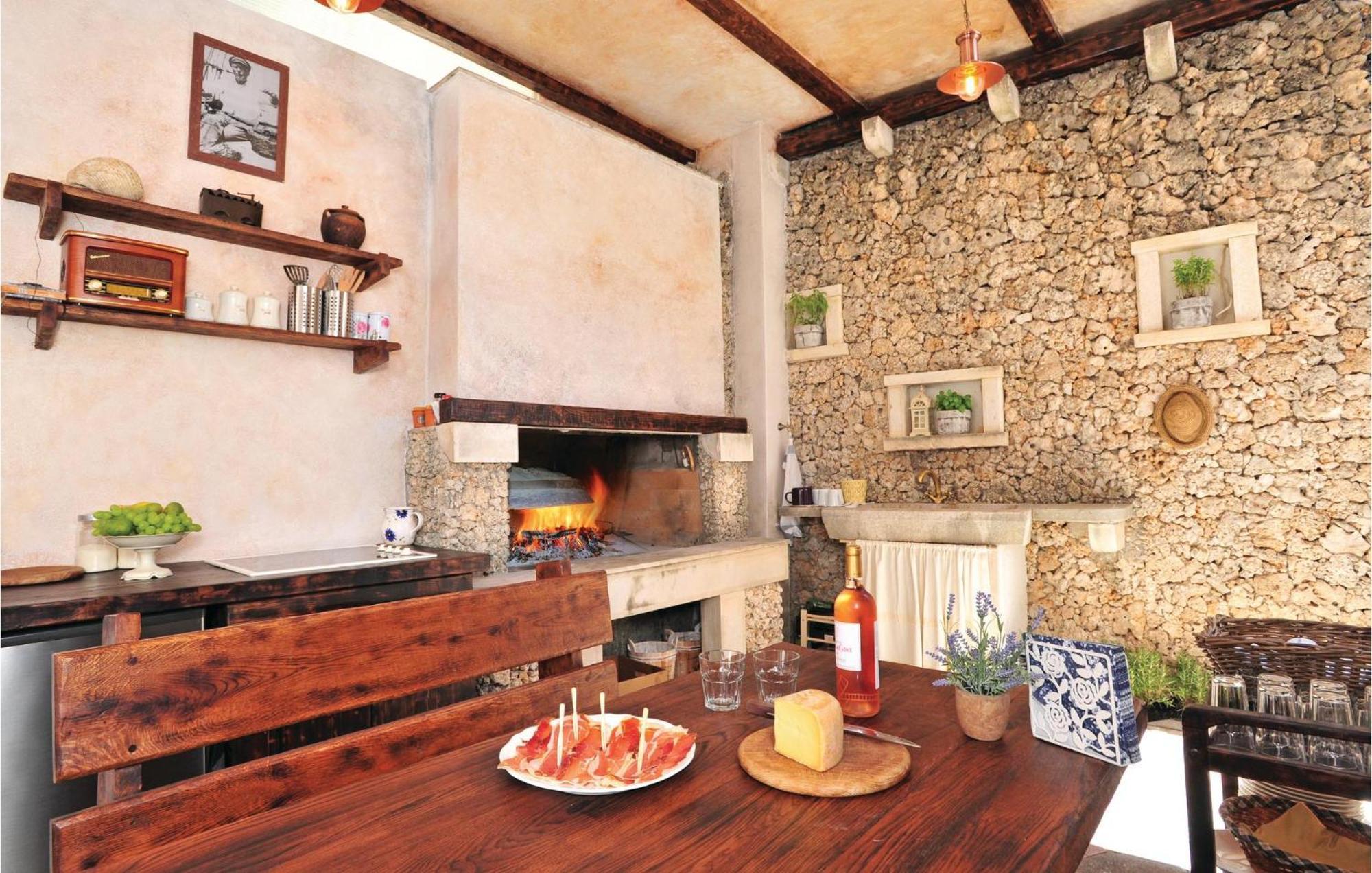 3 Bedroom Gorgeous Home In Makarska Esterno foto