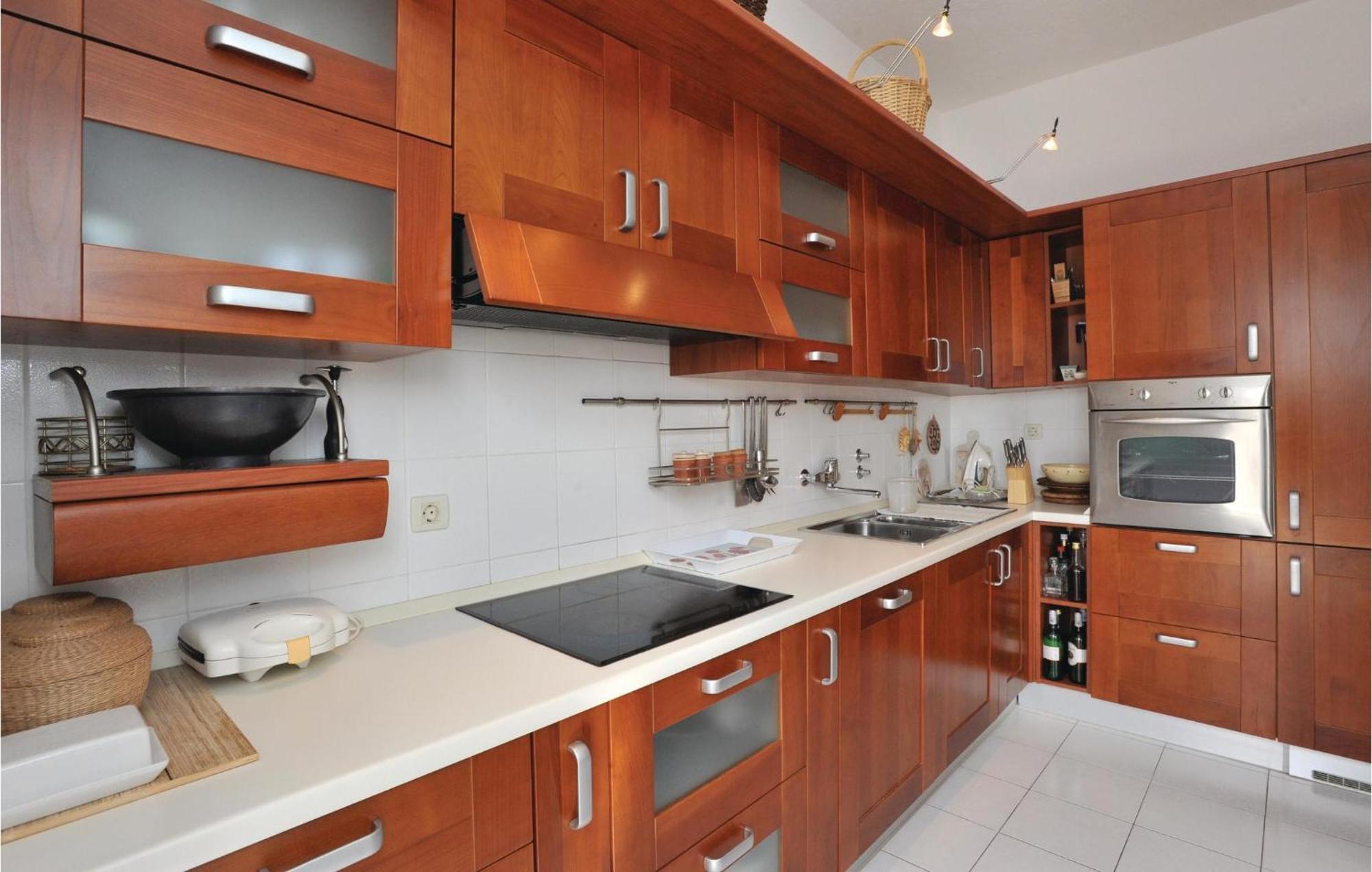 3 Bedroom Gorgeous Home In Makarska Esterno foto
