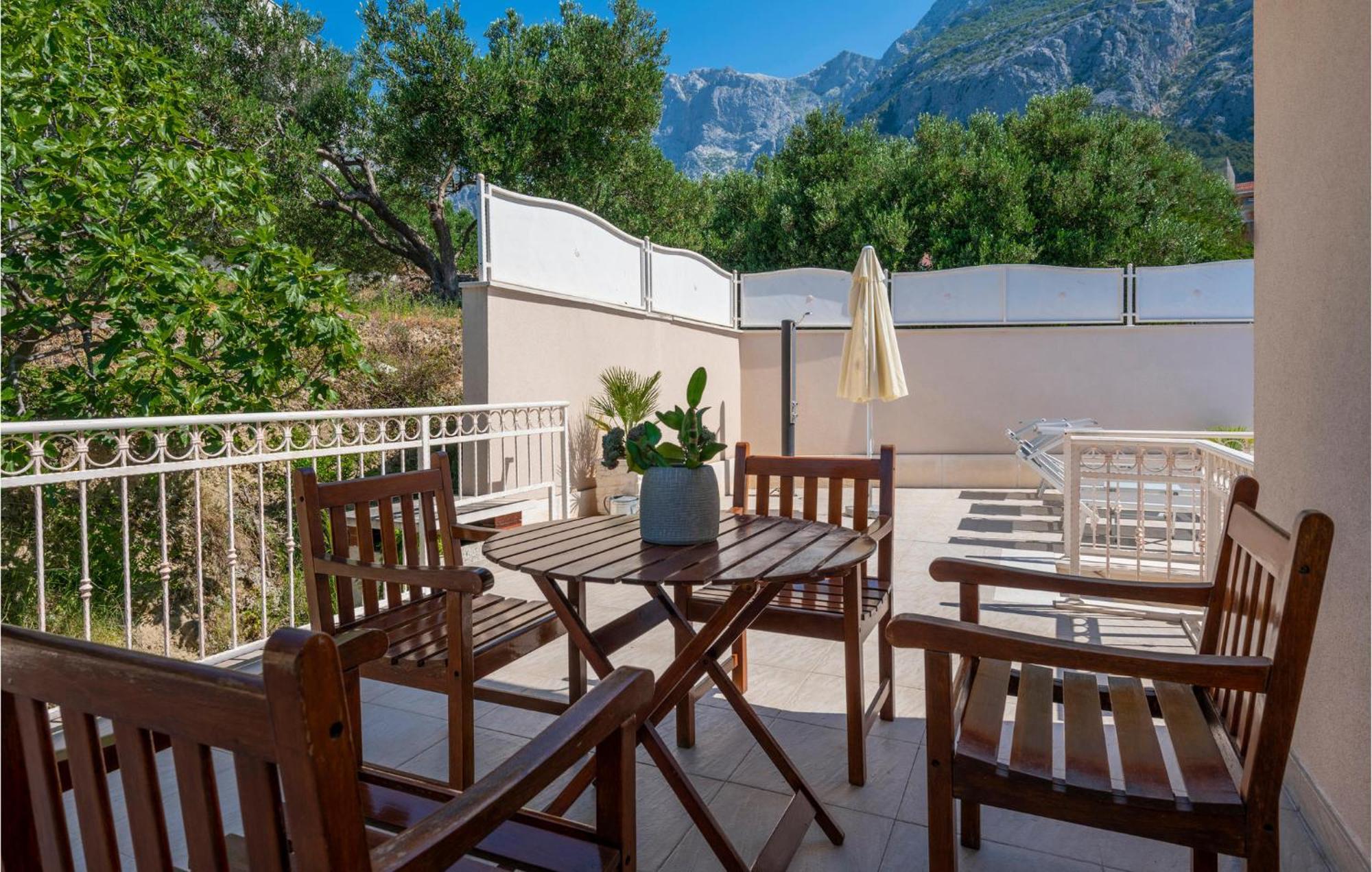 3 Bedroom Gorgeous Home In Makarska Esterno foto
