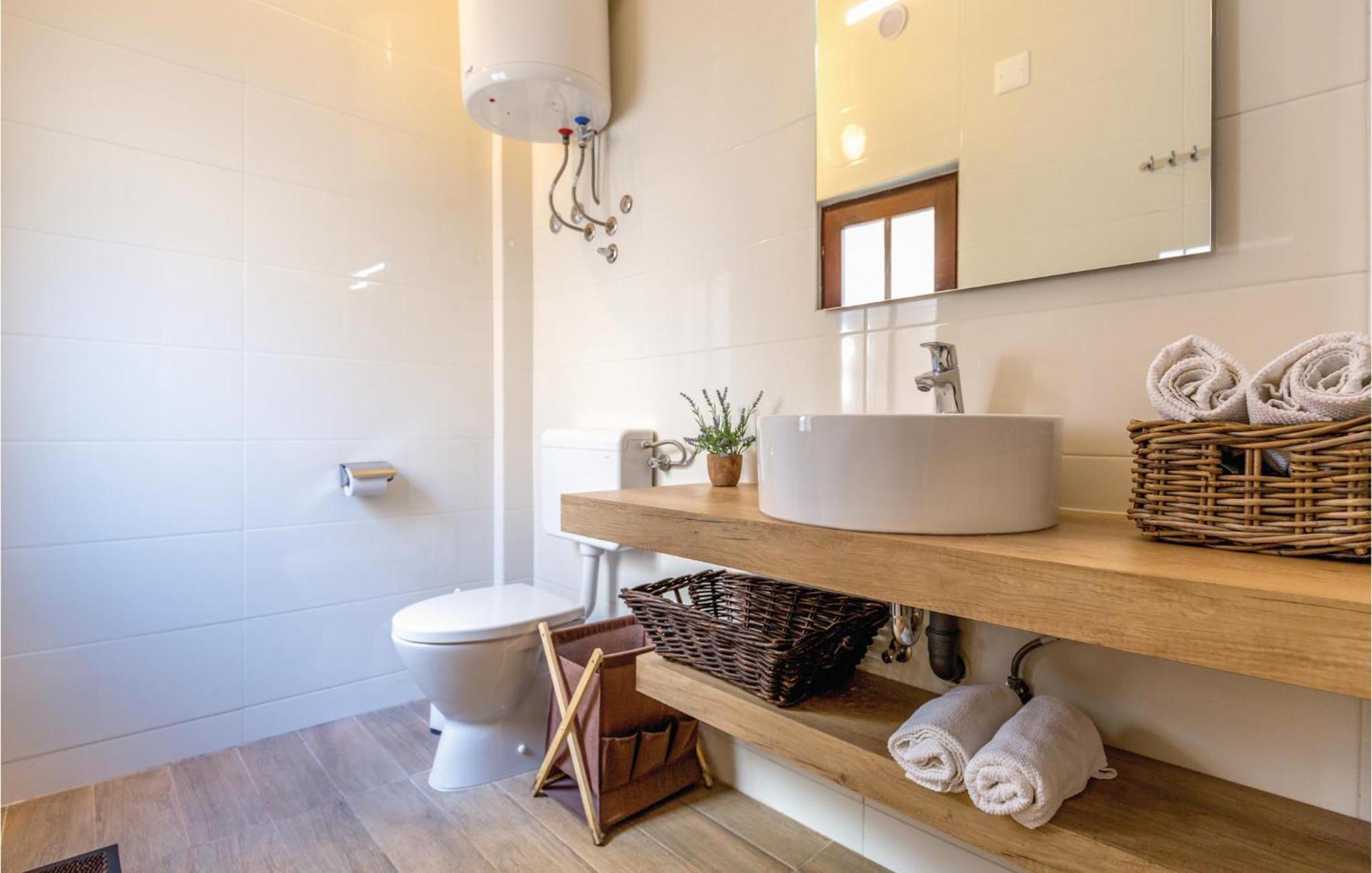 3 Bedroom Gorgeous Home In Makarska Esterno foto
