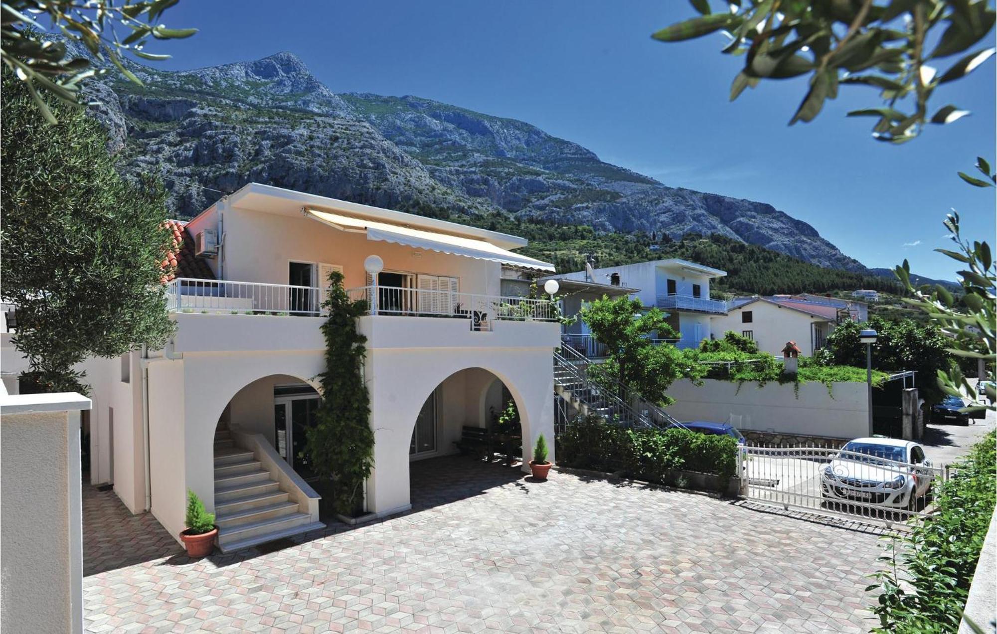 3 Bedroom Gorgeous Home In Makarska Esterno foto