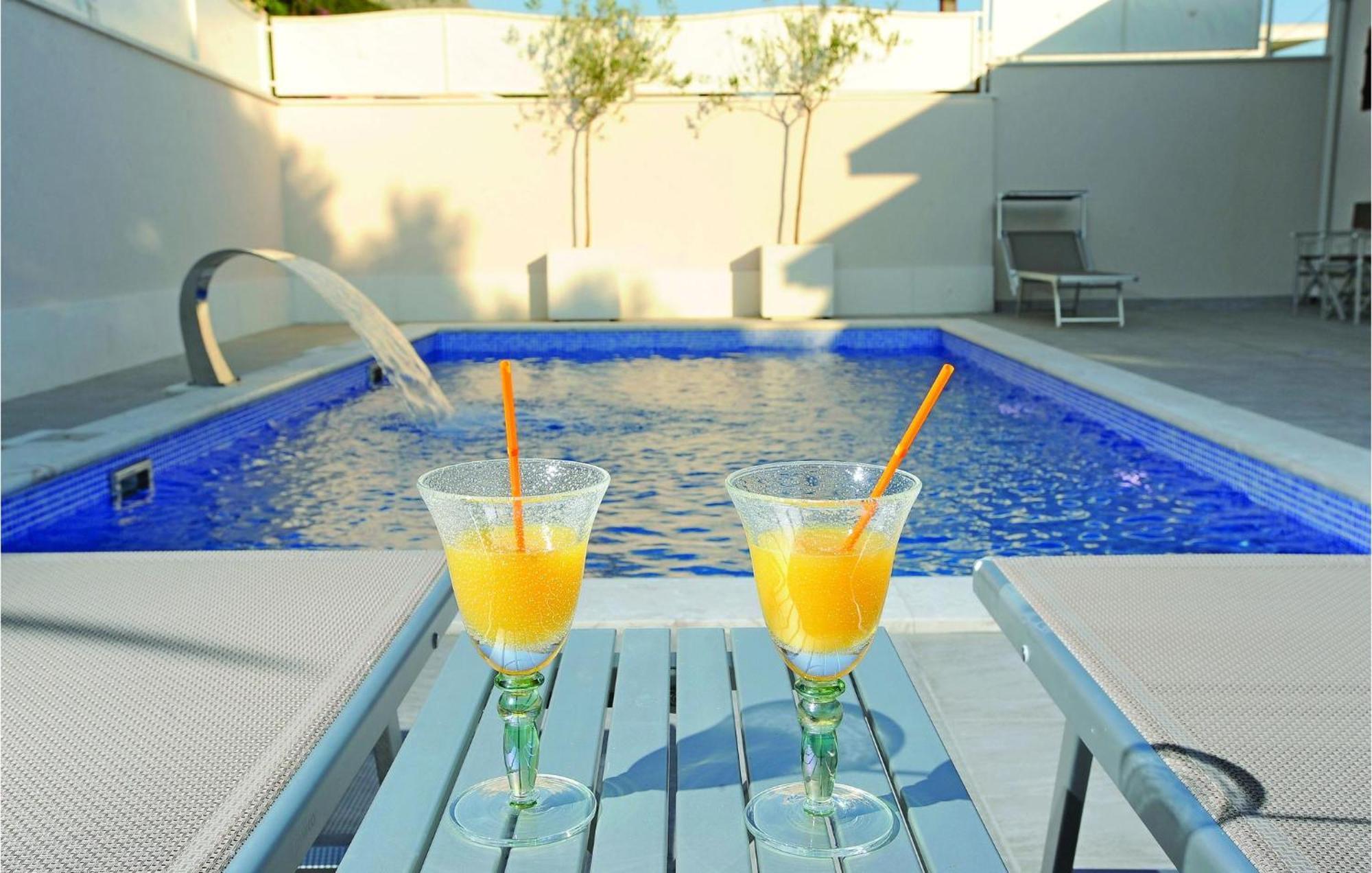 3 Bedroom Gorgeous Home In Makarska Esterno foto